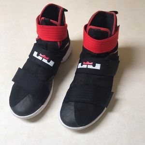 Men’s LeBron Soldier 10 SFG